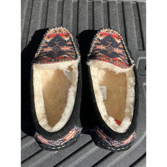 Pendleton Women’s Nehalem Slip Ons Moccasins Slippers Aztec New Size 6 Sheepskin - Picture 4 of 8